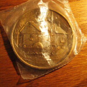1978 ROCKWELL SOCIETY OF AMERICA Large 121g Bronze Coin Stockbridge PAPERWEIGHT